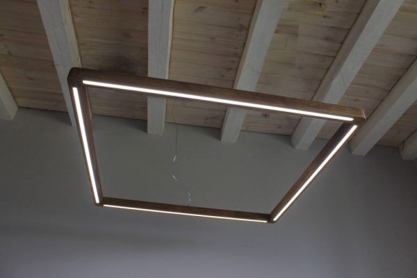 Pakabinami šviestuvai, Pakabinamas medinis šviestuvas Quadrat 60x60cm