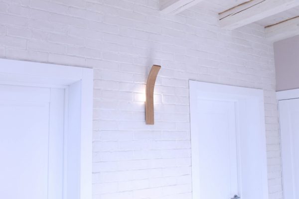 Mediniai šviestuvai, Sieninis medinis šviestuvas PLOMBIR